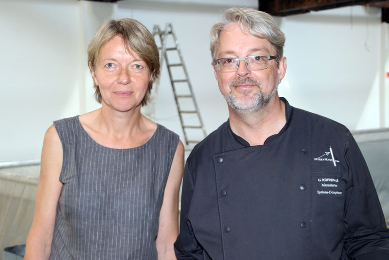 Kristin Dahl und Uwe Kornhaas in der gerade im Bau befindlichen Schwentinemensa der Fachhochschule Kiel