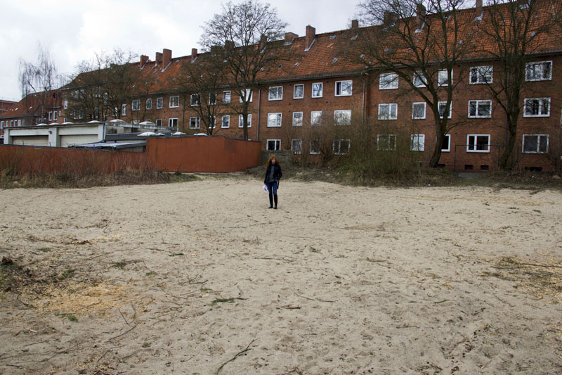 Martina Löwenstrom auf der Neubau-Fläche auf dem Campus der Fachhochschule Kiel