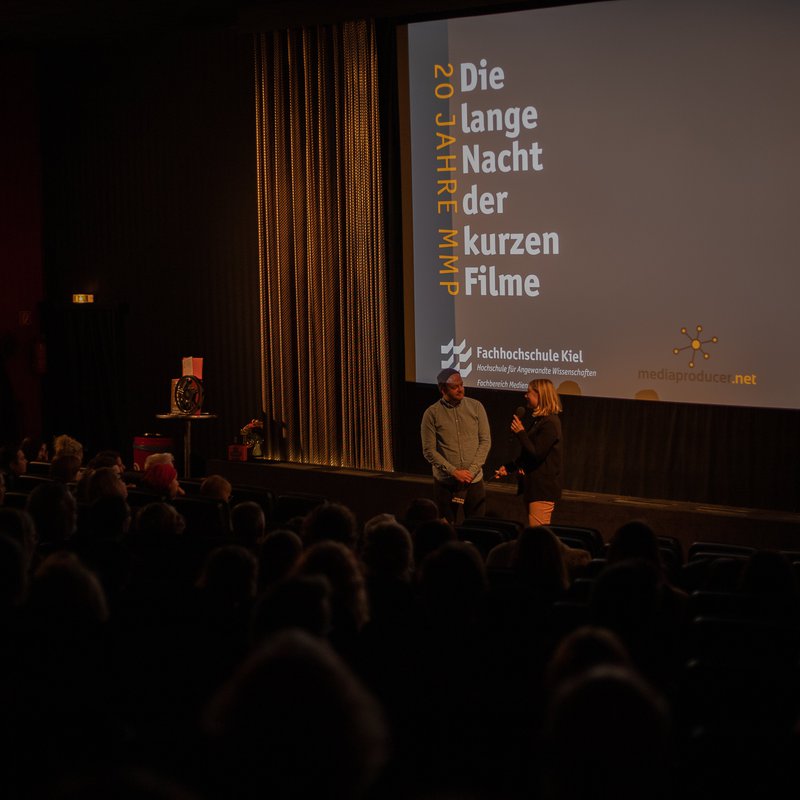 Blick auf Kinoleinwand zur Nacht der kurzen Filme