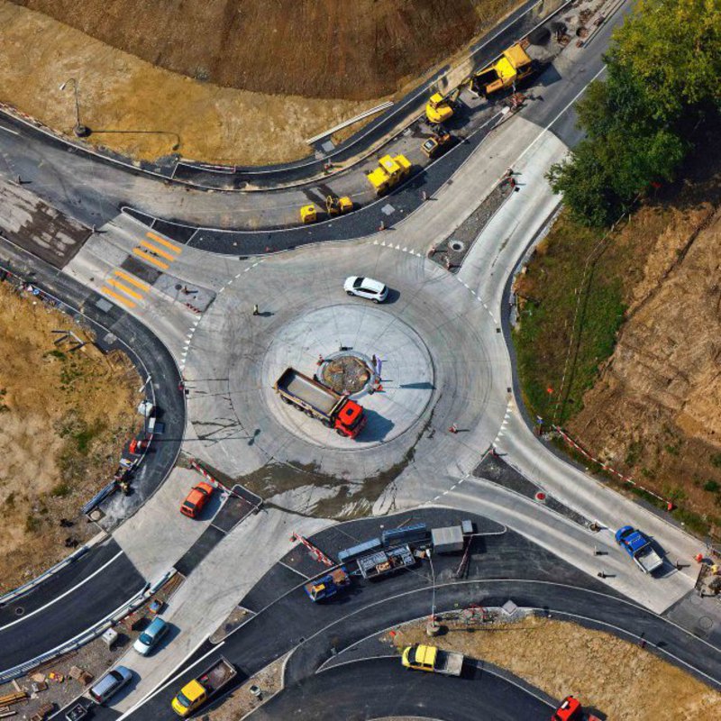 Die Entstehung eines Verkehrskreises und den dazugehörigen Straßenabschnitten.