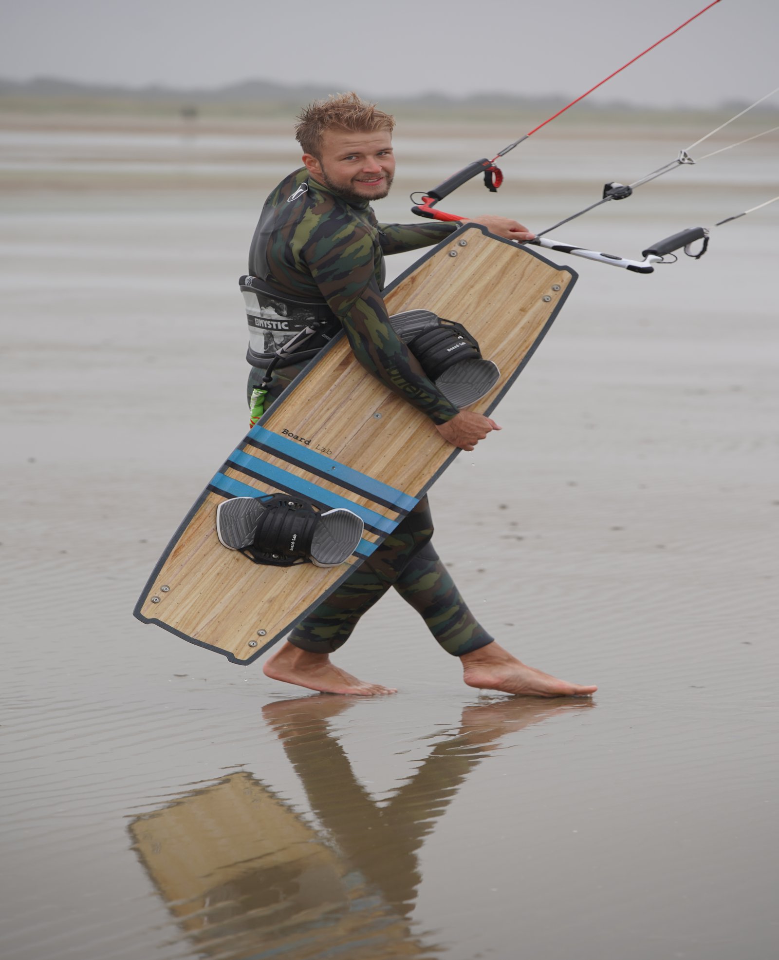 Mit seinen Kollegen schafft Julius eine Alternative zum Wassersport auf Kunststoff-Boards. (Foto: Gedamke)