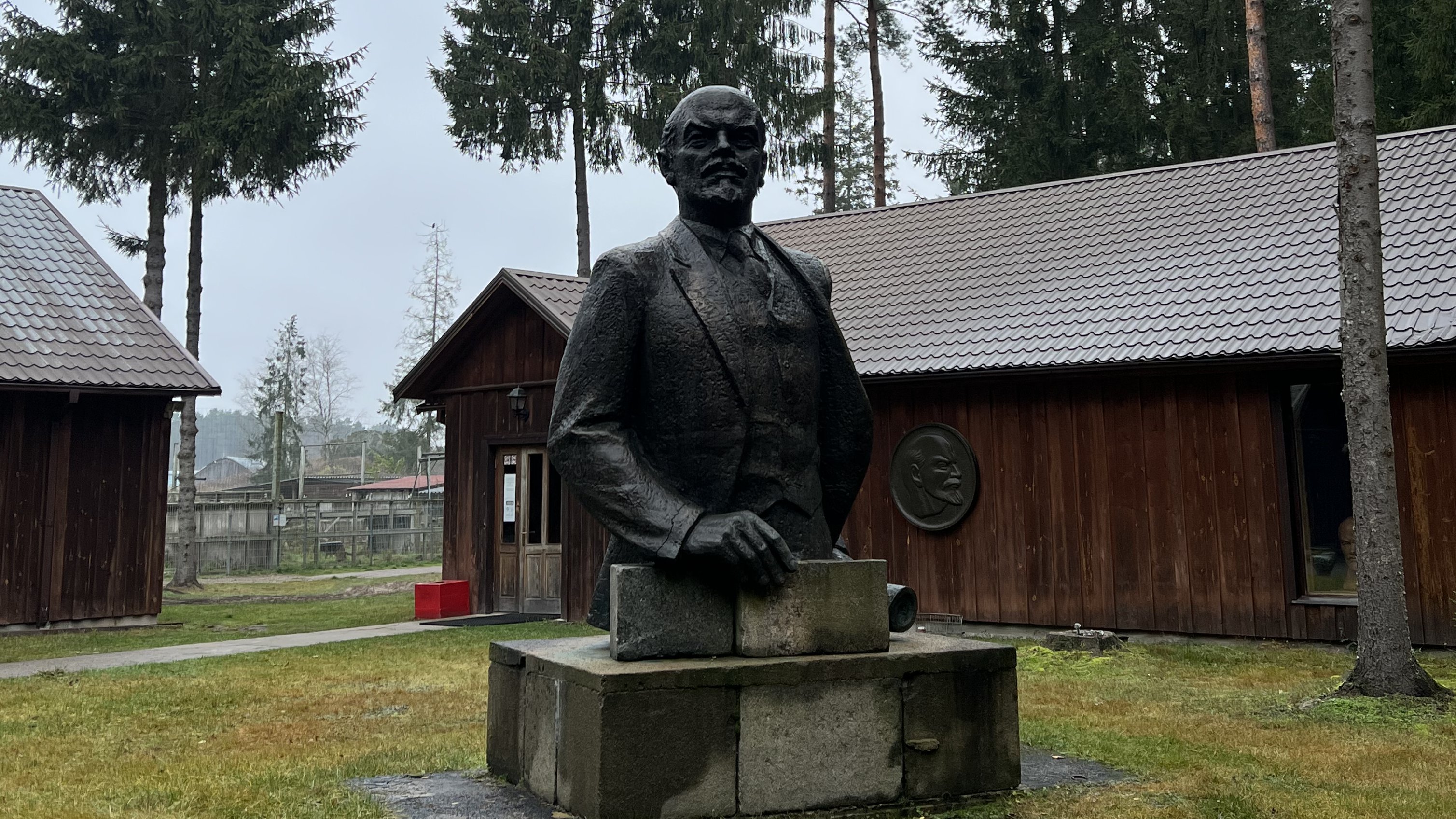 eine Statue von Lenin