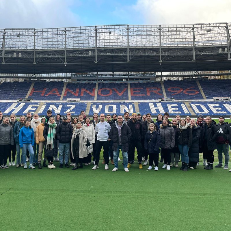 Menschen in einem Stadion