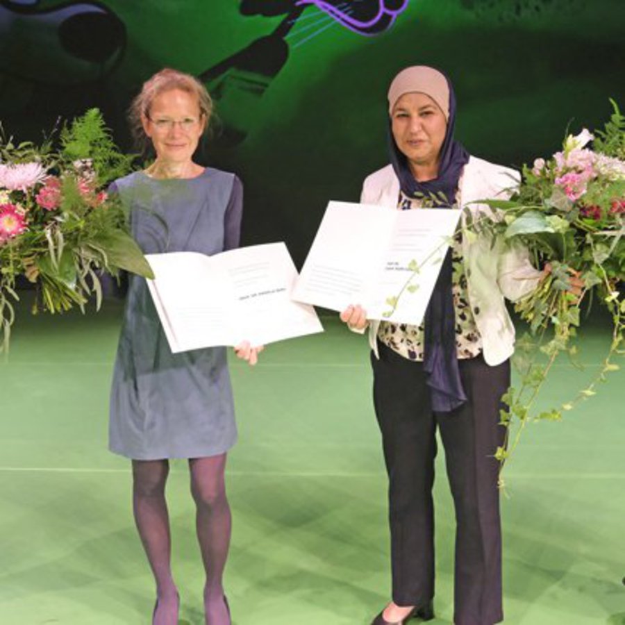 Oberbürgermeister Ulf Kämpfer, Wissenschaftspreisträgerin Prof. Dr. Daniela Berg, Innovationspreisträgerin Prof. Dr. Sabah Badri-Höher, Stadtpräsident Hans-Werner Tovar