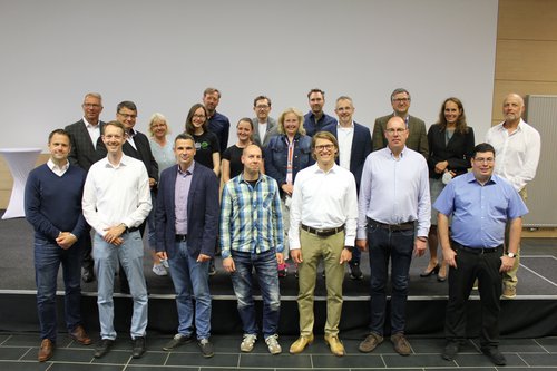 Gruppenfoto Professores und Mitarbeiter*innen der Verwaltung (Foto: Amely Hunklinger)