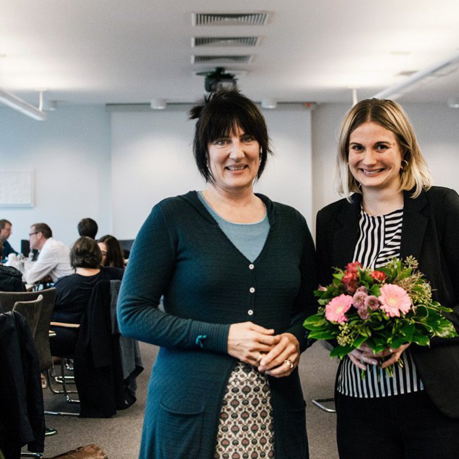 Prof. Dr. Marita Sperga und  Alexa Magsaam