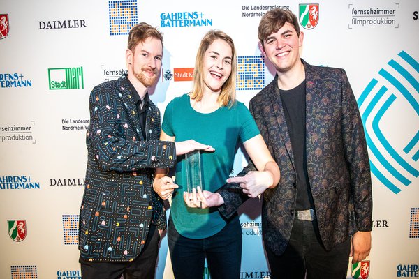 Von Hazel Brugger wurden Fynn Kröger und Paul Schulte (r.) mit dem Grimme Online Award ausgezeichnet. Foto: Rainer Keuenhof