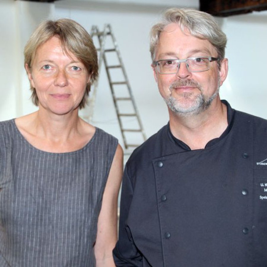 Kristin Dahl und Uwe Kornhaas in der gerade im Bau befindlichen Schwentinemensa der Fachhochschule Kiel