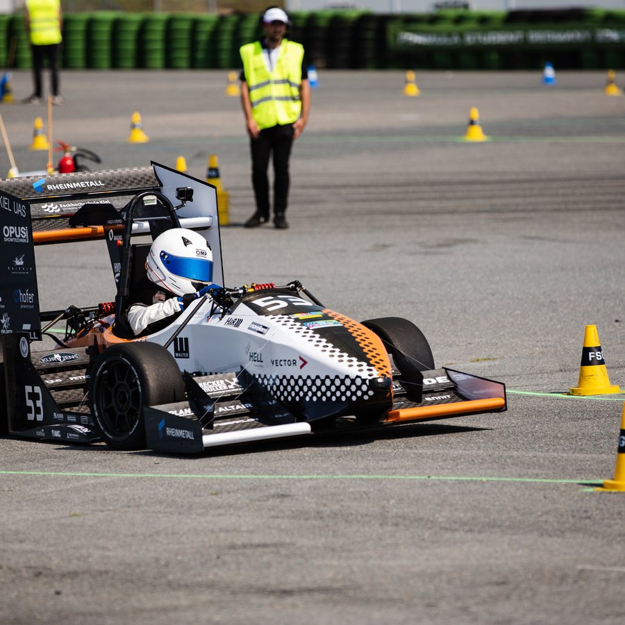 Rennwagen auf dem Hockenheim-Ring