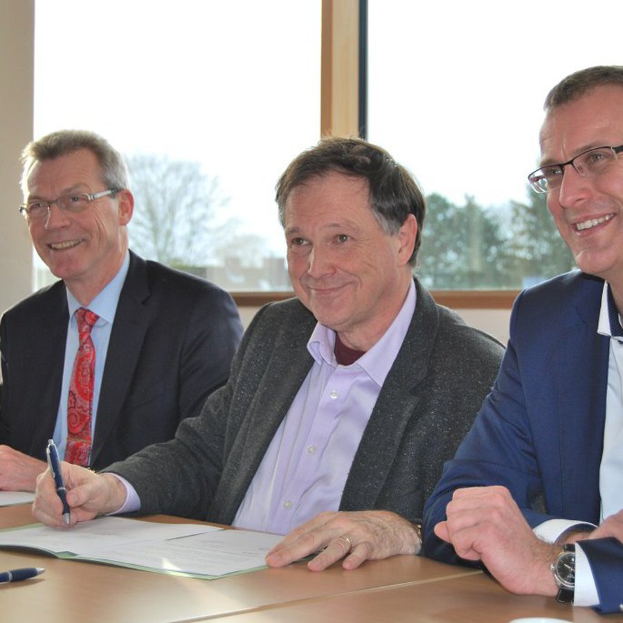 Judith Prus und Axel Böhm vom RBZ Plön und Prof. Beer und Prof. Christensen von der FH Kiel