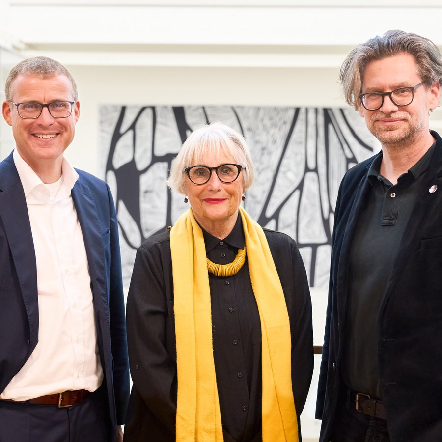 Gruppenbild mit (v.l.n.r.) Prof. Björn Christensen, Prof. Dr. Gabriele Gillessen-Kaesbach, Dr. Arne Zerbst. 