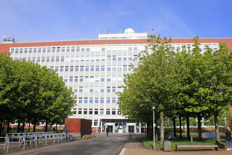 Das Verwaltungsgebäude ist heute Teil der Fachhochschule Kiel.