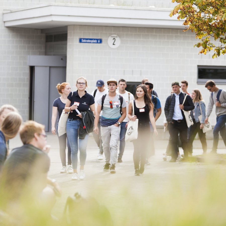 Campus mit Studierenden