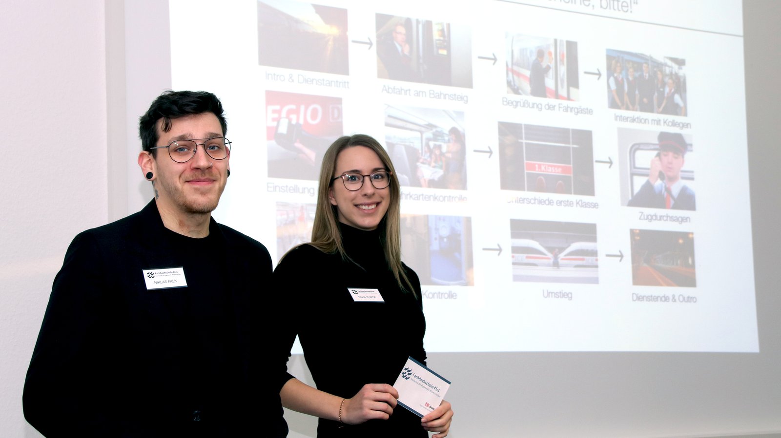 Niklas Falk und Finja Thiede stellten das Konzept ihrer Gruppe für DB Regio SH vor. (Foto: C. Beeck) Niklas Falk und Finja Thiede stellten das Konzept ihrer Gruppe für DB Regio SH vor. (Foto: C. Beeck)