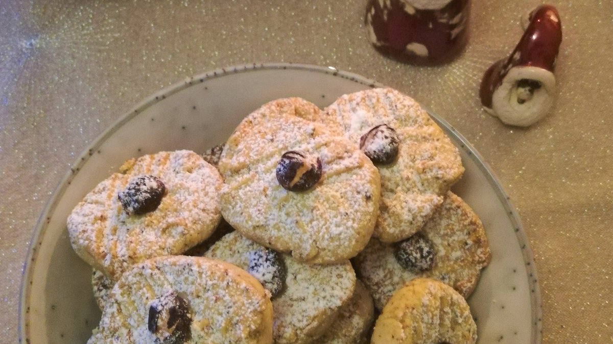 Die FH-Jahresend-Bäckerei (3): Vegane Haselnuss-Taler von Anne Mann ...