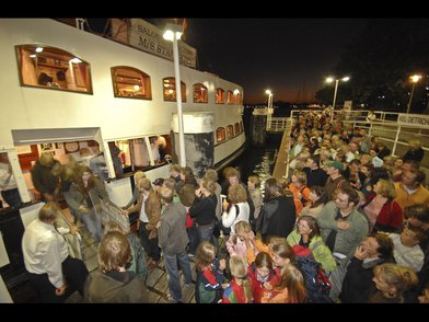 Am Fähranleger zur Museumsnacht