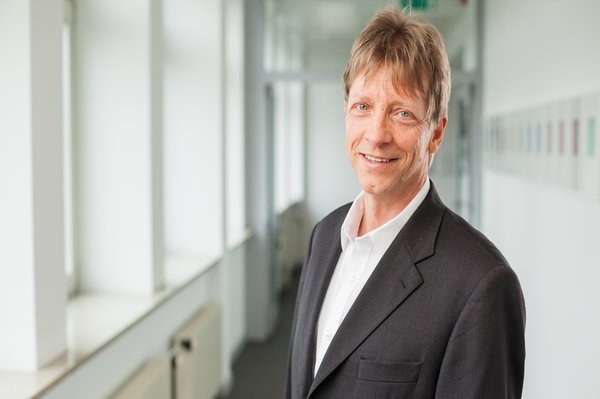 Prof. Dr. Matthias Möbus hat in seinen 15 Jahren an der FH Kiel das Thema Geschäftsprozessmanagement für die Lehre entwickelt. Foto: Matthias Pilch