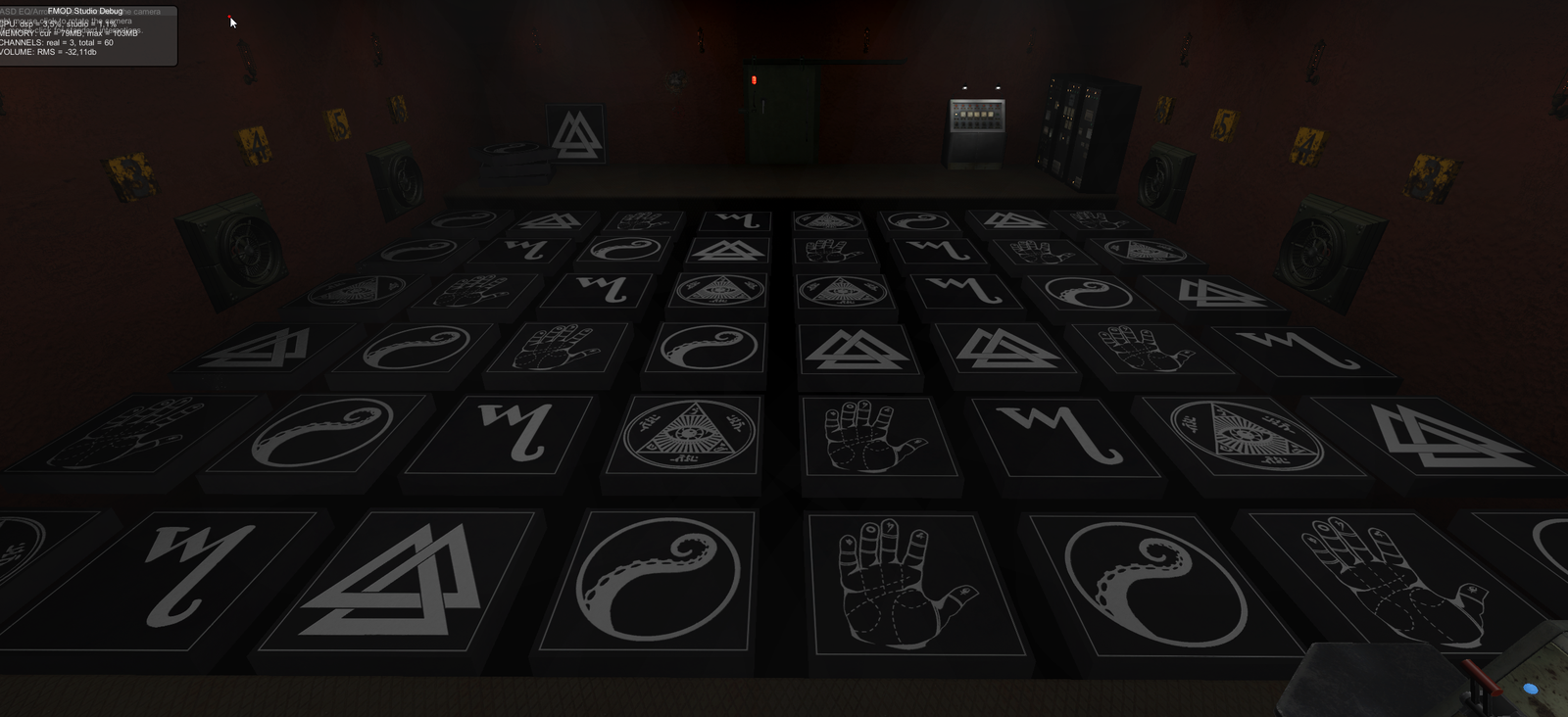 Die virtuelle Darstellung eines dunklen Raumes mit Bodenplatten, auf denen Symbole sind