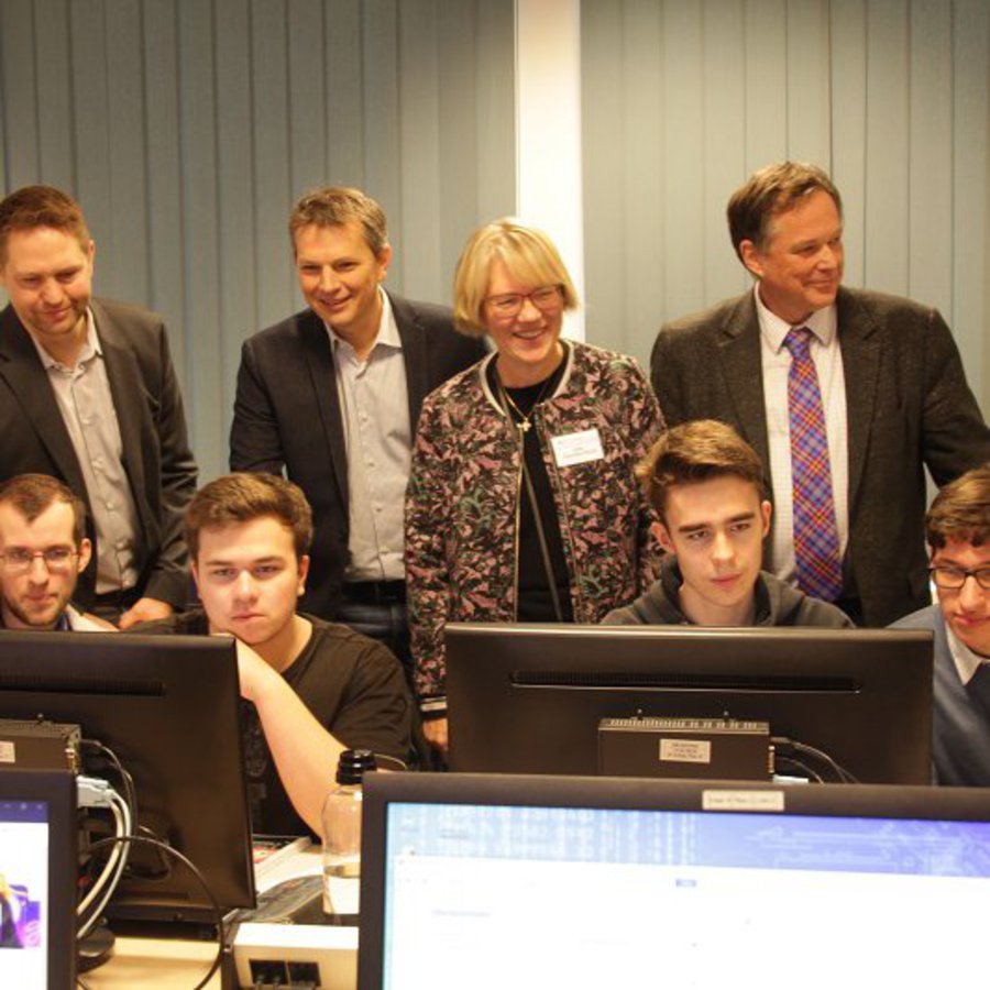 Gruppenbild im Netzwerklabor