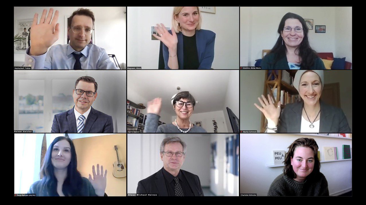 ein Screenshot, der sechs Personen in einem Online-Meeting zeigt