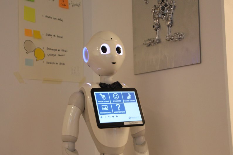 Unser Roboter Max im Jugendcampus