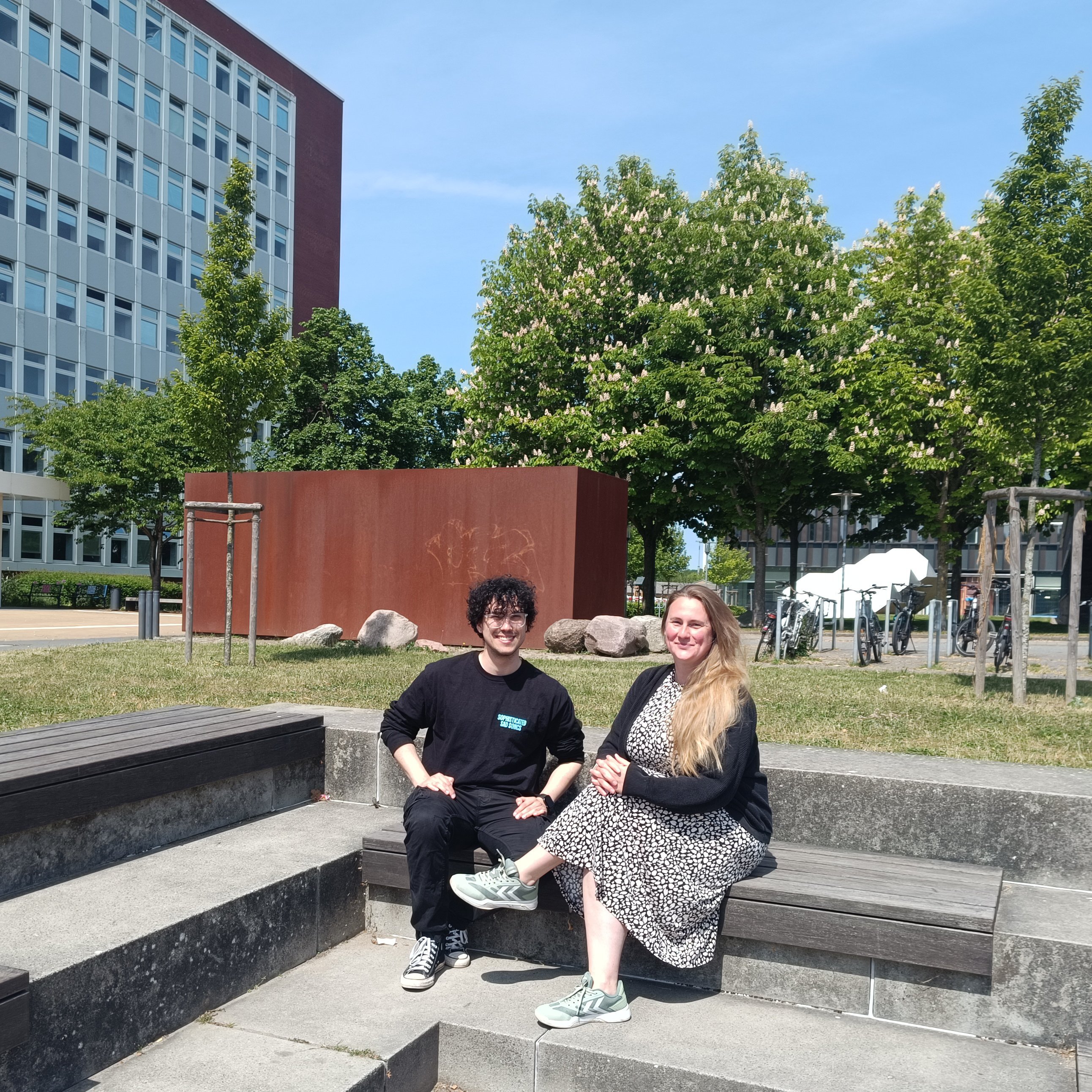 Till Hillekamp und Janine Wiese sind seit Anfang 2025 Teil des dreiköpfigen AStA Vorstands.