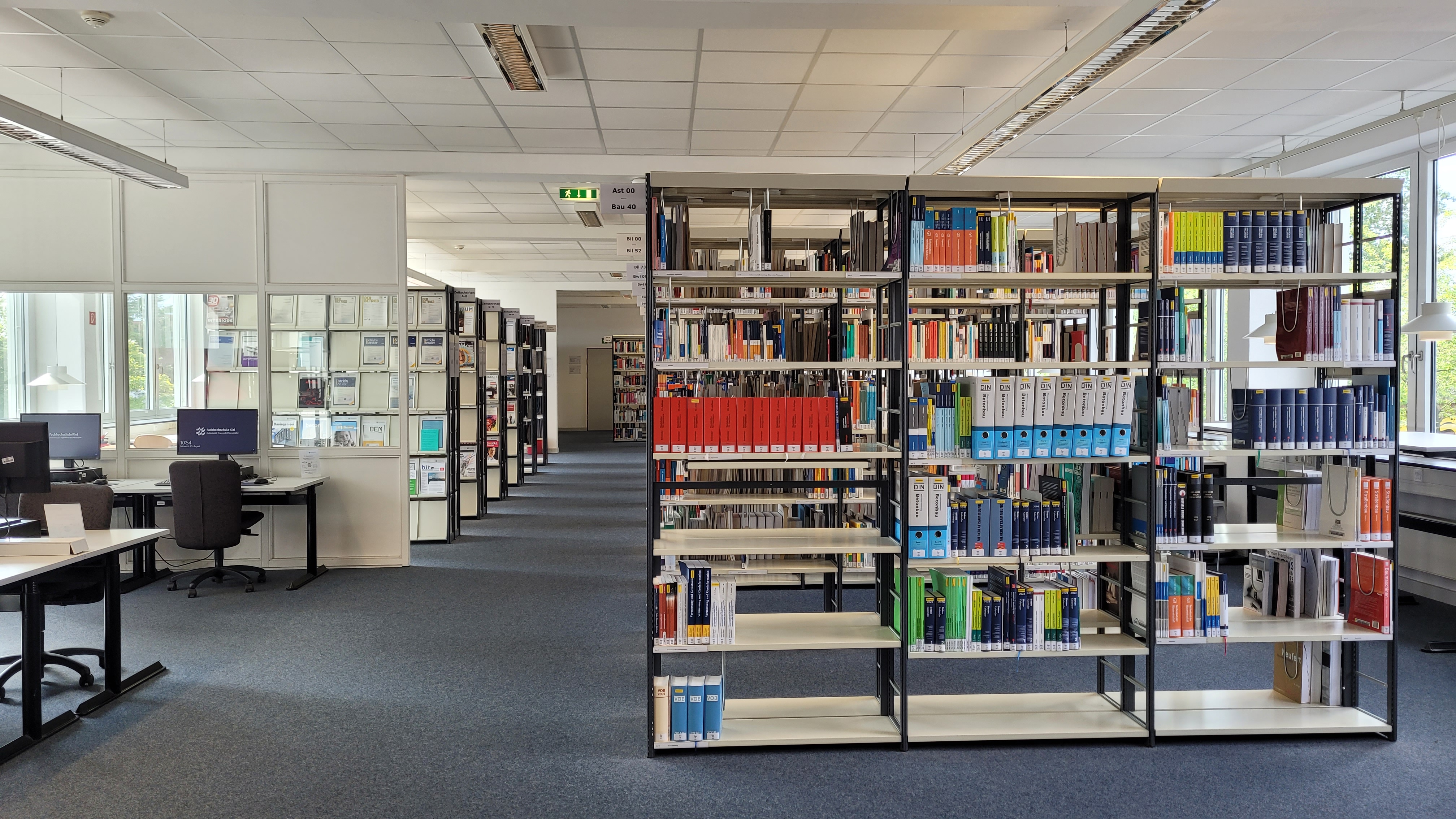 Die Bibliothek der Fachhochschule von innen