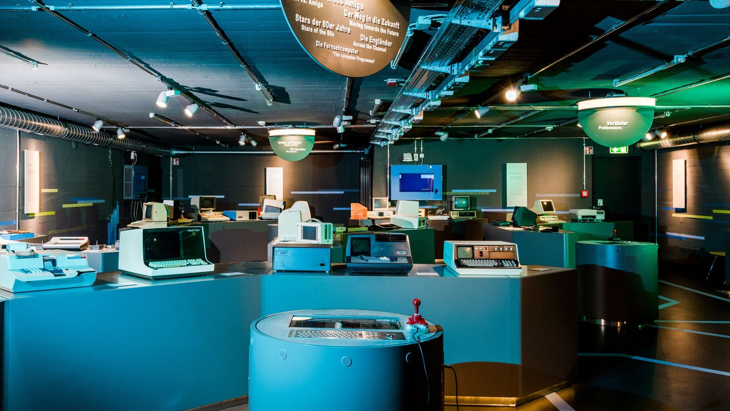 Blick in eine Etage des Computermuseums