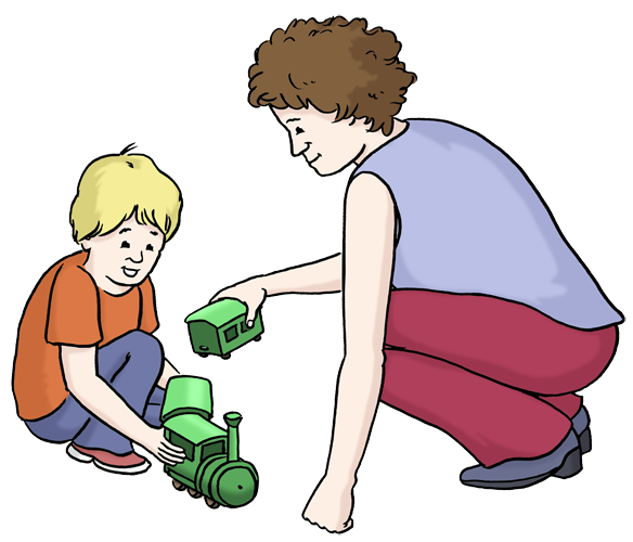 Kind und Frau spielen auf dem Boden mit Spielzeugzug