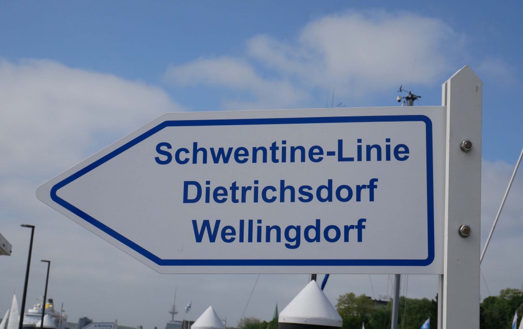 Ein Schild mit der Aufschrift "Schwentine-Linie Dietrichsdorf Wellingdorf"